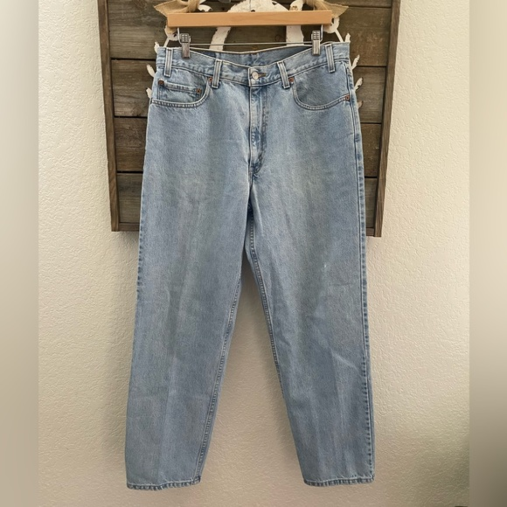 VTG Levi’s 550 relaxed fit light wash cotton jeans size 36 x 32
